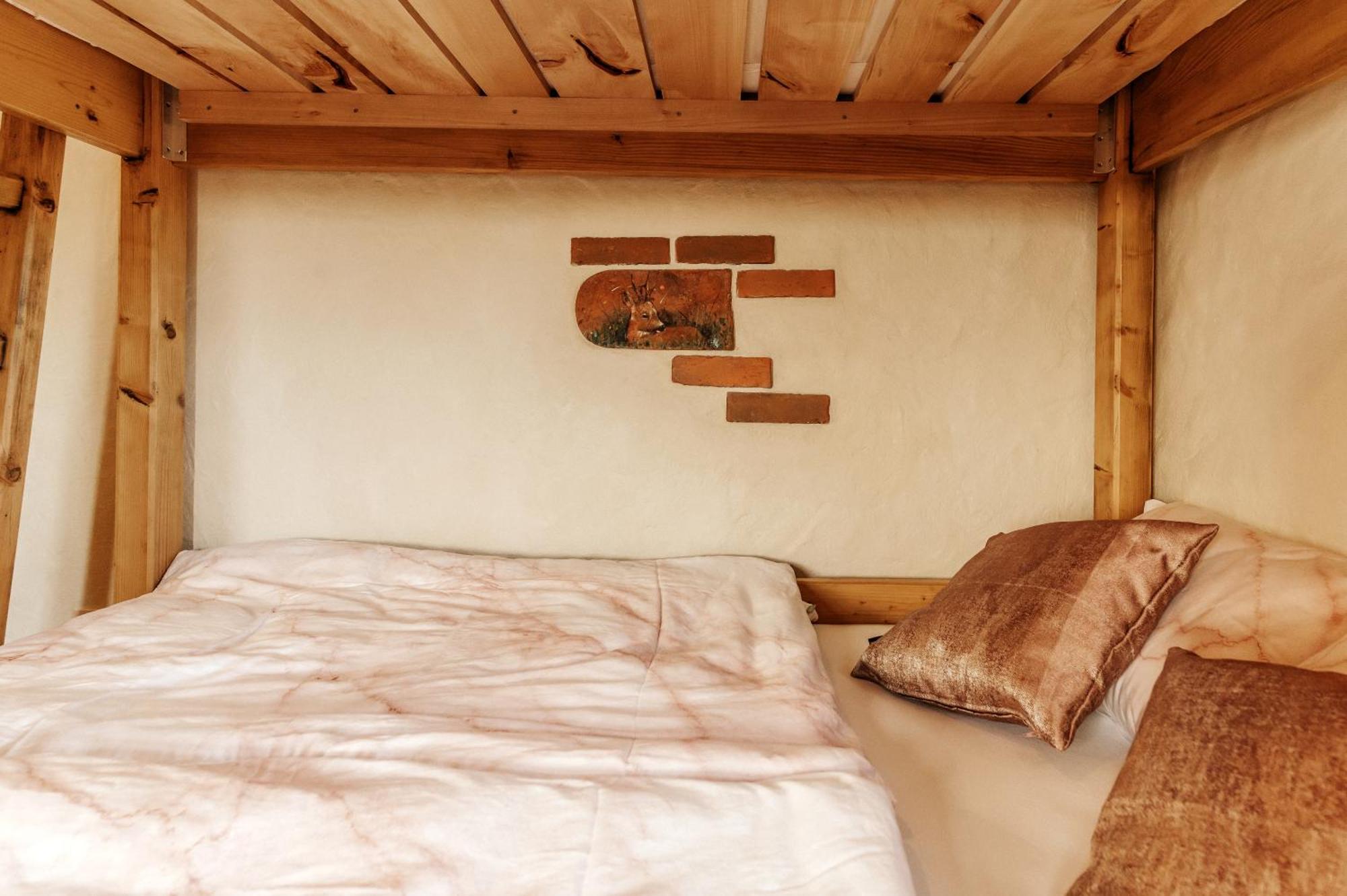 Hotel Gostilnica Orle - Sleeping In The Tower Škofljica Esterno foto