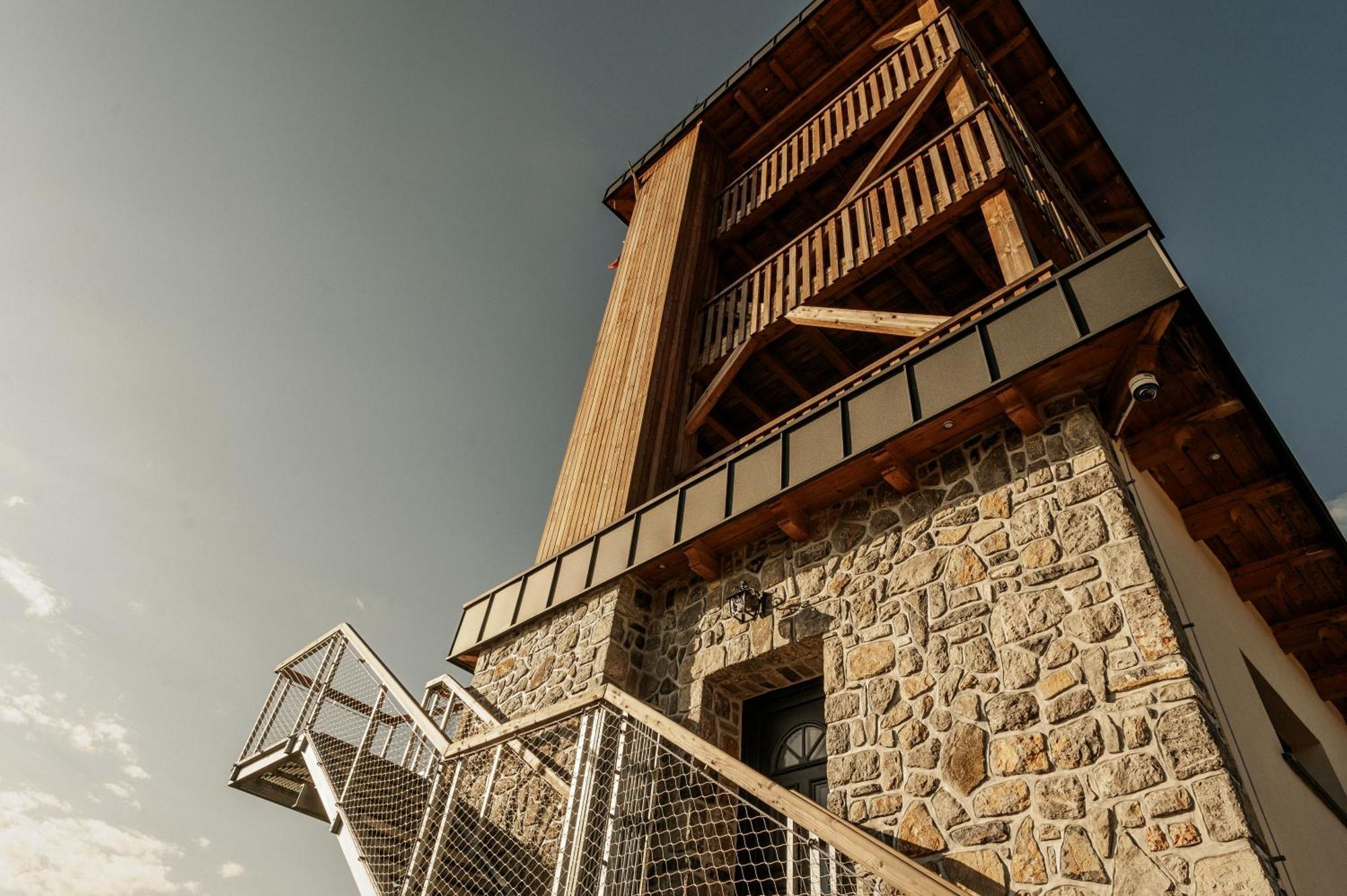 Hotel Gostilnica Orle - Sleeping In The Tower Škofljica Esterno foto