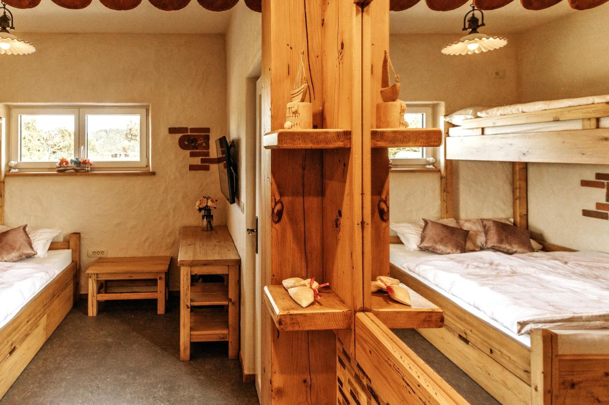 Hotel Gostilnica Orle - Sleeping In The Tower Škofljica Esterno foto