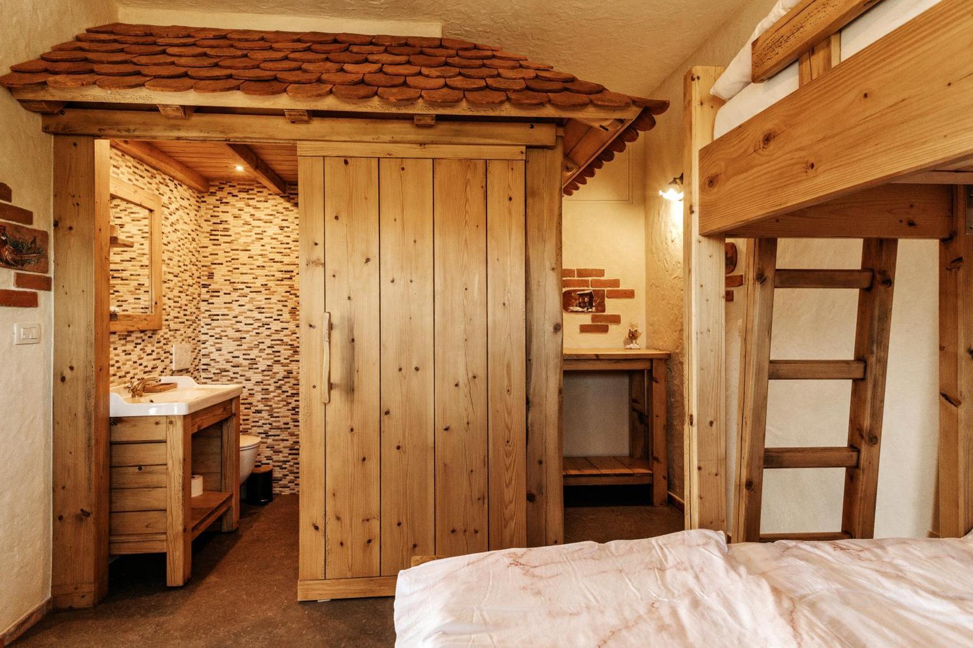 Hotel Gostilnica Orle - Sleeping In The Tower Škofljica Esterno foto