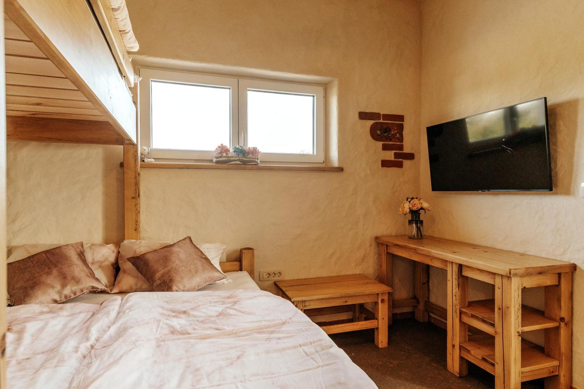 Hotel Gostilnica Orle - Sleeping In The Tower Škofljica Esterno foto