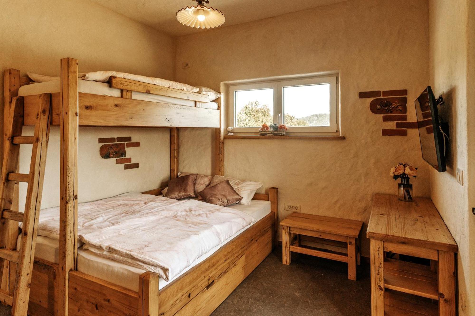 Hotel Gostilnica Orle - Sleeping In The Tower Škofljica Esterno foto